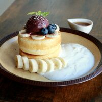 画像2517：米粉パンケーキ（アサイー＆バナナ）